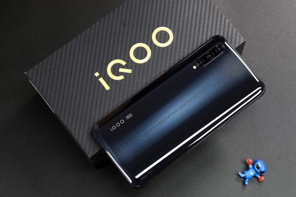 大众价位，iQOO Pro给你5G高速体验