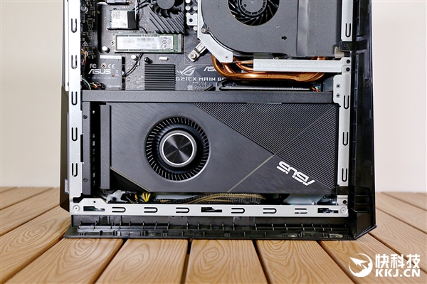 华硕ROG G21CX主机图赏：小机箱塞入i9-9900K+RTX2080