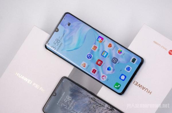华为P30 曾经的机皇如今却坐冷板凳 原因竟是给它让路