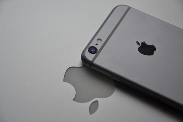再添重磅功能？iPhone机身将迎巨大变动，这下当真要动Logo了？