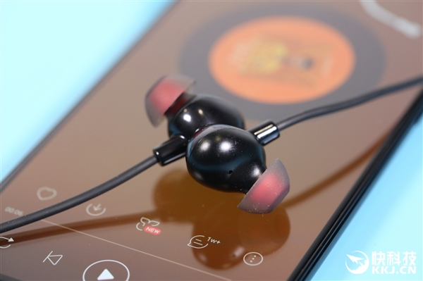 续航22小时 OPPO Enco Q1耳机图赏：双重主动降噪