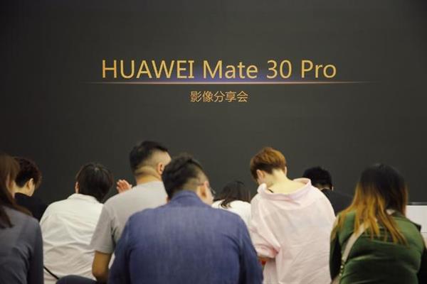 《人生一串》首席摄影现身指导：华为Mate30系列让平凡人也能拍大片