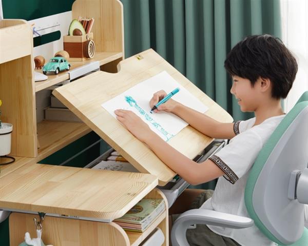 3-18岁都能用 小米有品上架原木学习桌椅