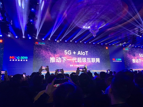 小米爆发：明年至少推出10款5G手机