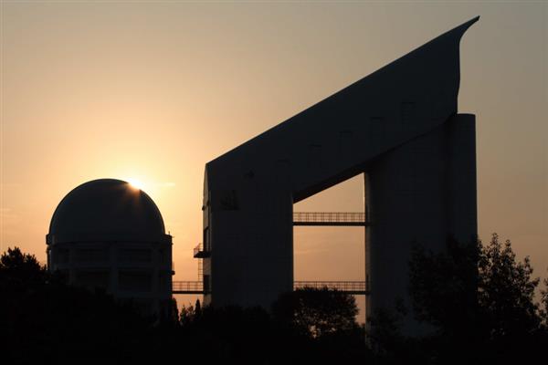 中国科学家发现70倍太阳质量黑洞 郭守敬望远镜立功