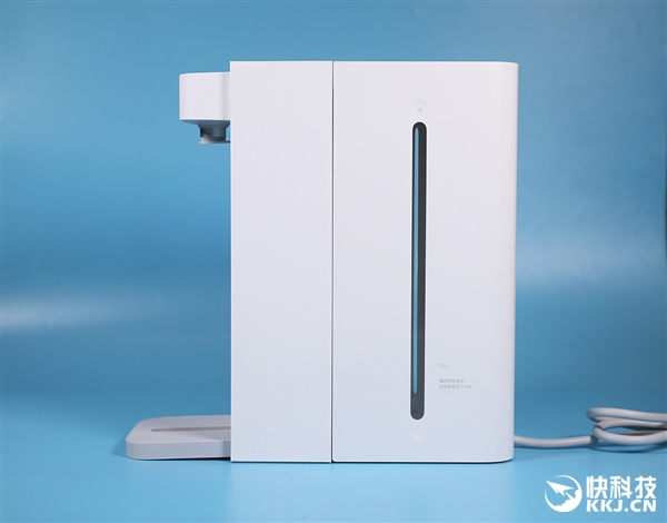 米家即饮热水机C1图赏：2.5L可视水箱 3秒出热水
