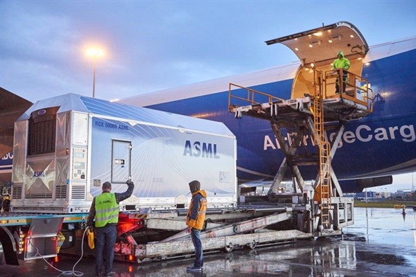ASML公司2019年出货26台EUV光刻机 明年交付多达50台