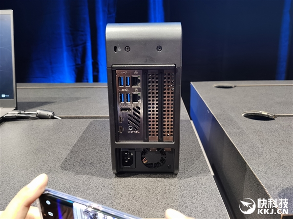 Intel正式宣布幽灵峡谷NUC：首次酷睿i9＋独显