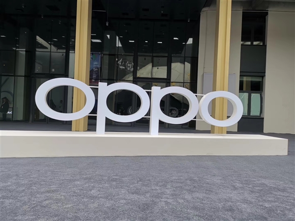 超大弧度曲面屏！绿厂首款智能手表OPPO Watch实拍照片曝光
