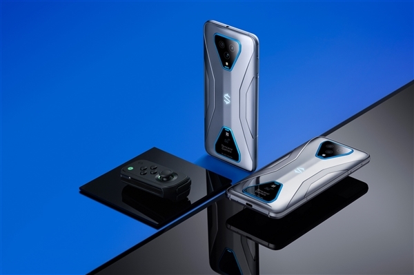 腾讯黑鲨游戏手机3 Pro穿越火线尊享版官宣：物理“外挂”