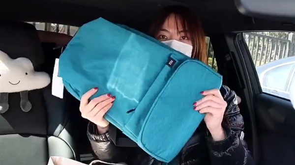小米小背包20L视频来了：漂亮小姐姐开箱体验
