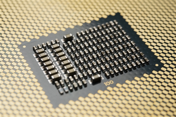 AMD服务器CPU西欧份额“爆炸性”反弹：同比剧增19个百分点