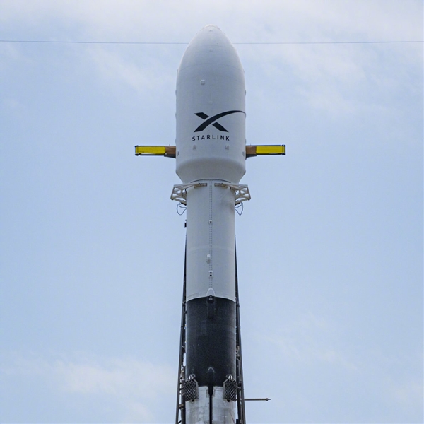 SpaceX成功发射第一枚“五手”猎鹰9火箭：遗憾回收失败