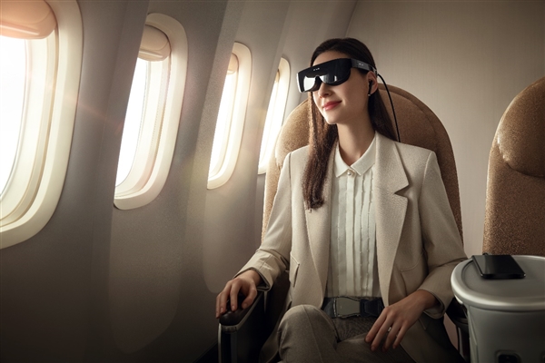 引入VR观看手机发布会 华为首款轻薄VR眼镜让云生活走向普及