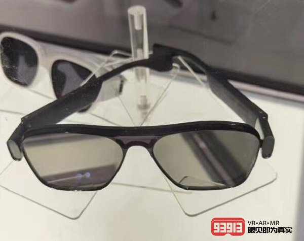 酷派发布首款超轻薄无线AR眼镜 售价2999元