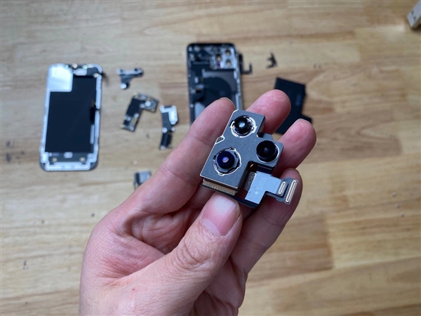 iPhone 12 Pro Max高清拆解照曝光 L形电池亮眼