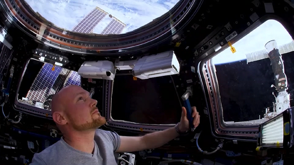 天翼云VR全球首发VR纪录片《太空探索家：国际空间站体验》中文字幕版