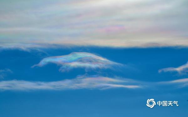 超美！内蒙古牙克石博克图镇出现“彩虹云”