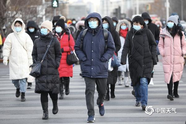 寒潮来袭！聚焦北京街头行人“速冻”下的表情