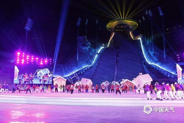 河北省第二届冰雪运动会开幕 “雪如意”精彩亮相