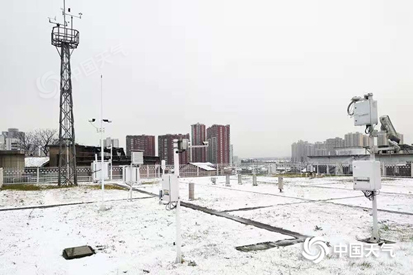 湖南低温雨雪冰冻仍维持 长沙现今冬首场降雪