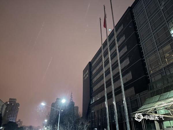 雪舞京城！2021年首场雪来了 多区地面见白