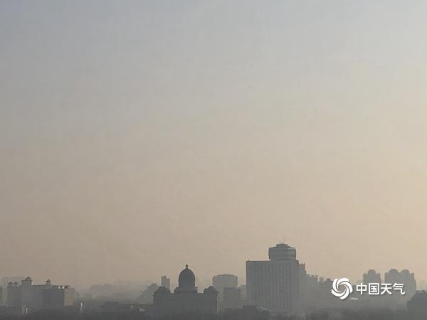 北京天空灰蒙蒙 大部地区现轻度污染