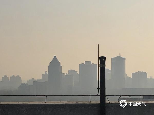 北京天空灰蒙蒙 大部地区现轻度污染