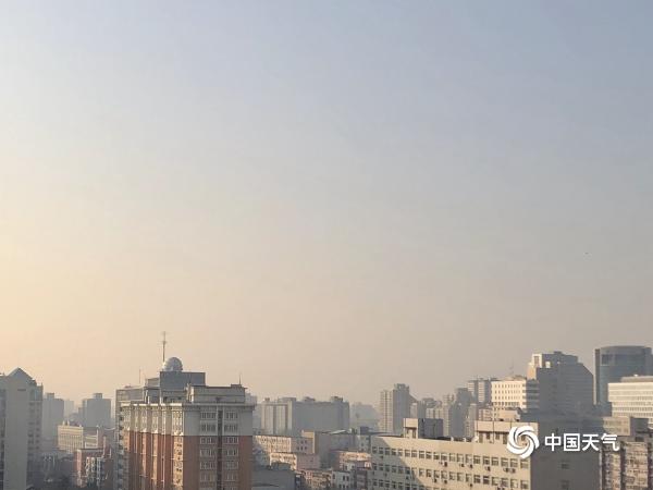 北京天空灰蒙蒙 大部地区现轻度污染