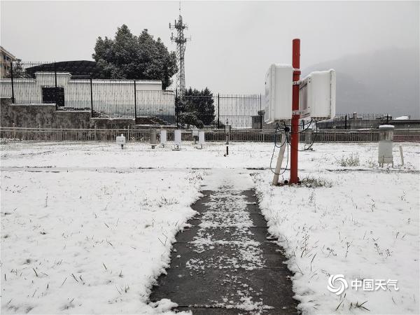 银装素裹 云南大关出现低温雨雪天气