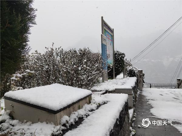 银装素裹 云南大关出现低温雨雪天气