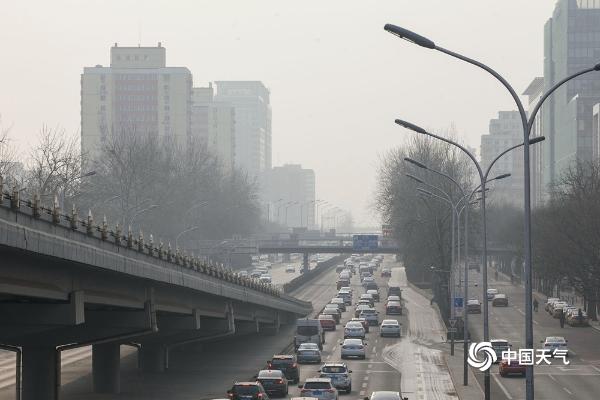北京空气重污染黄色预警生效中 天空灰蒙蒙