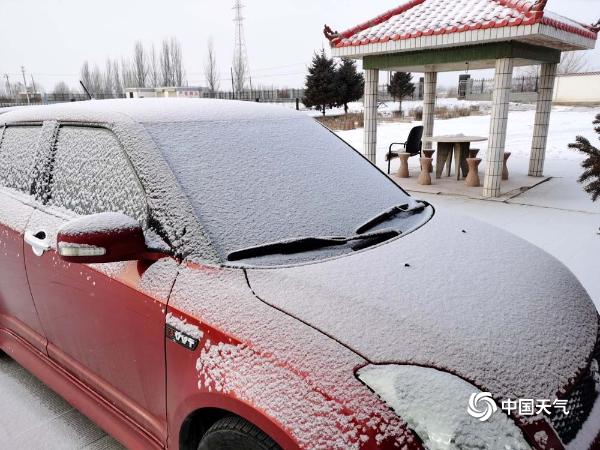甘肃酒泉迎新年首场降雪 部分路段出现结冰不利出行