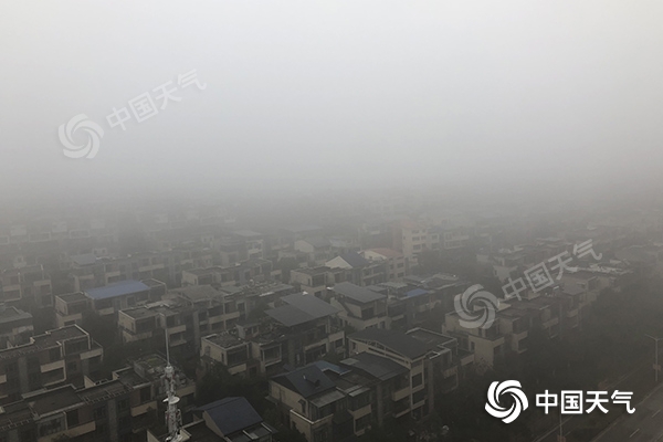 湖南大雾影响高速同行 未来三天雨连连