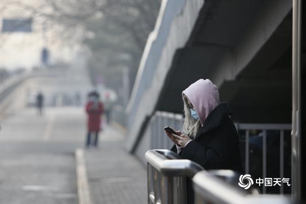 北京今天部分地区出现重度污染 出行需做好防护