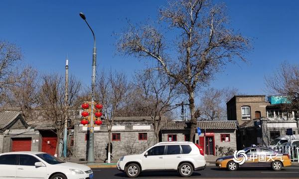 北京天空再现“水晶蓝” 古建筑在蓝天的衬托下尽显中国美