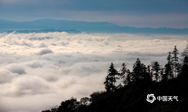 航拍重庆石岭山云海  气势磅礴蔚为壮观