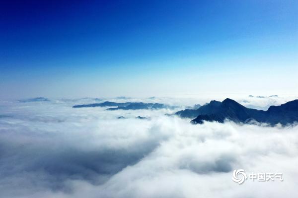 京郊百花山现云海景观 如临大海之滨
