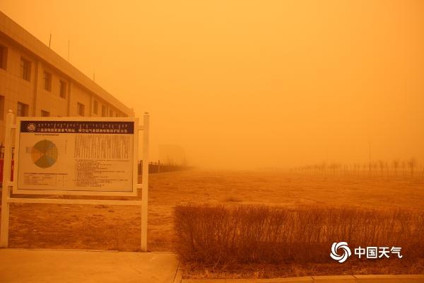 沙尘已到内蒙古！二连浩特遭遇沙尘暴 黄沙漫天
