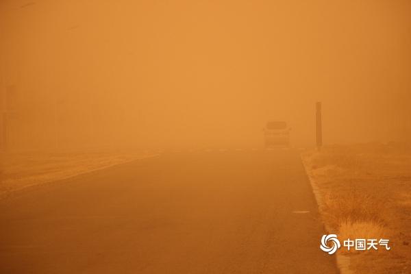 沙尘已到内蒙古！二连浩特遭遇沙尘暴 黄沙漫天