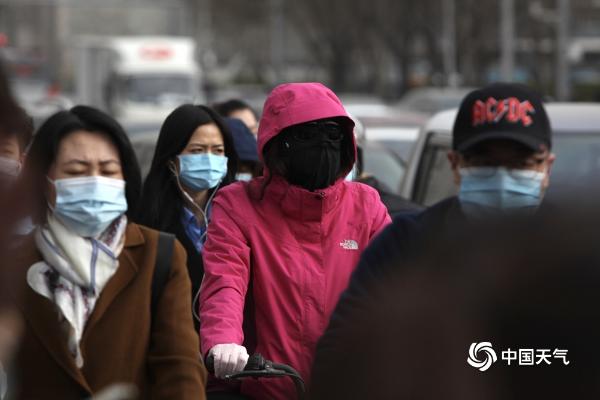 沙尘回流继续影响北京 部分地区空气质量达中度污染
