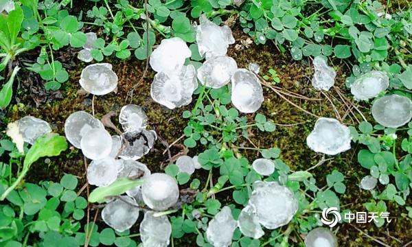 贵州石阡县出现强对流天气 多地降下冰雹最大直径达3厘米