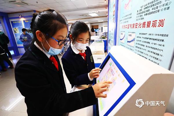 3·23世界气象日 学生们走进天津市气象局学习气象知识