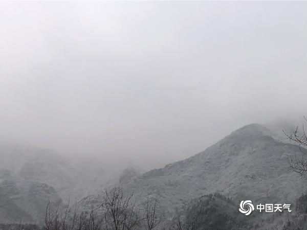 朦胧美！雪后北京群山烟云萦绕 宛如世外桃源