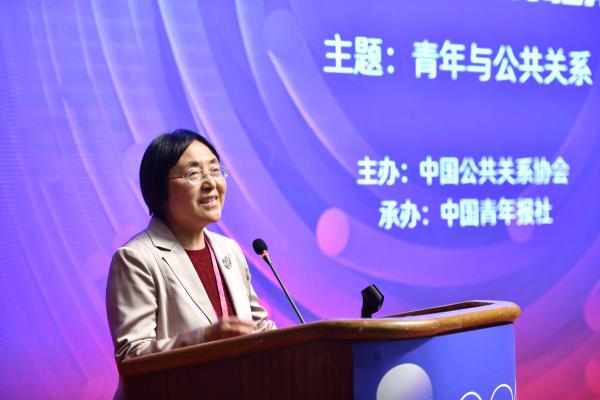 “线下讲课+线上直播” 讲述“青年与公共关系”