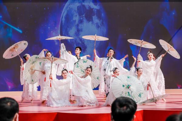 赏万亩梨花，感知传统文化，北京大兴举办梨花游园活动