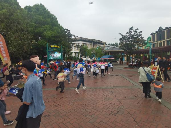 株洲方特举办熊出没亲子跑活动