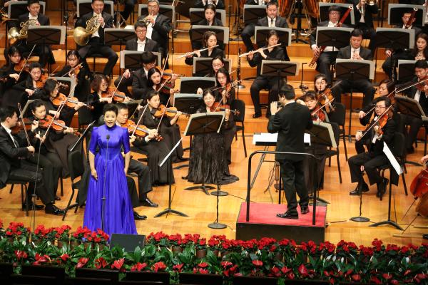 中国交响乐团唱响《英雄的赞歌》