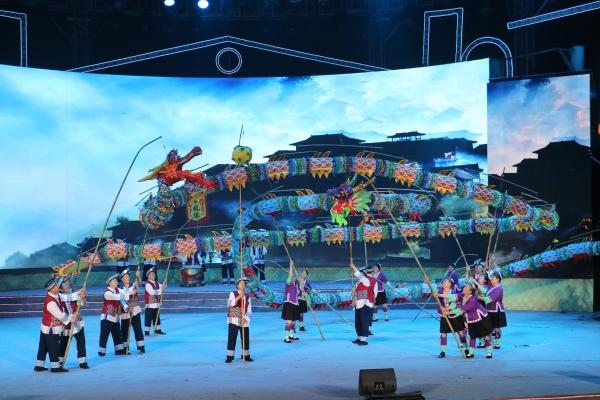 “龙”游南宁民歌湖，欢度别样“三月三”