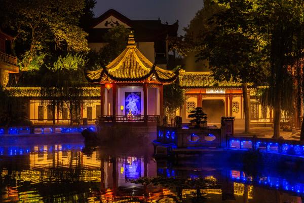 文化古城如何在光影中变身“时髦精”
